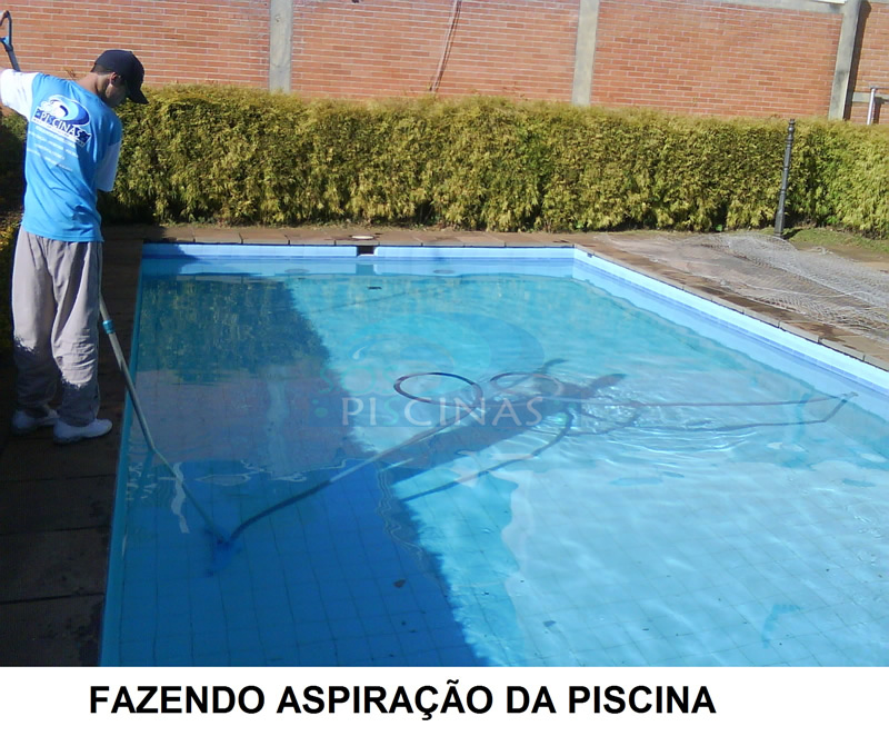 Aspirando a piscina 3